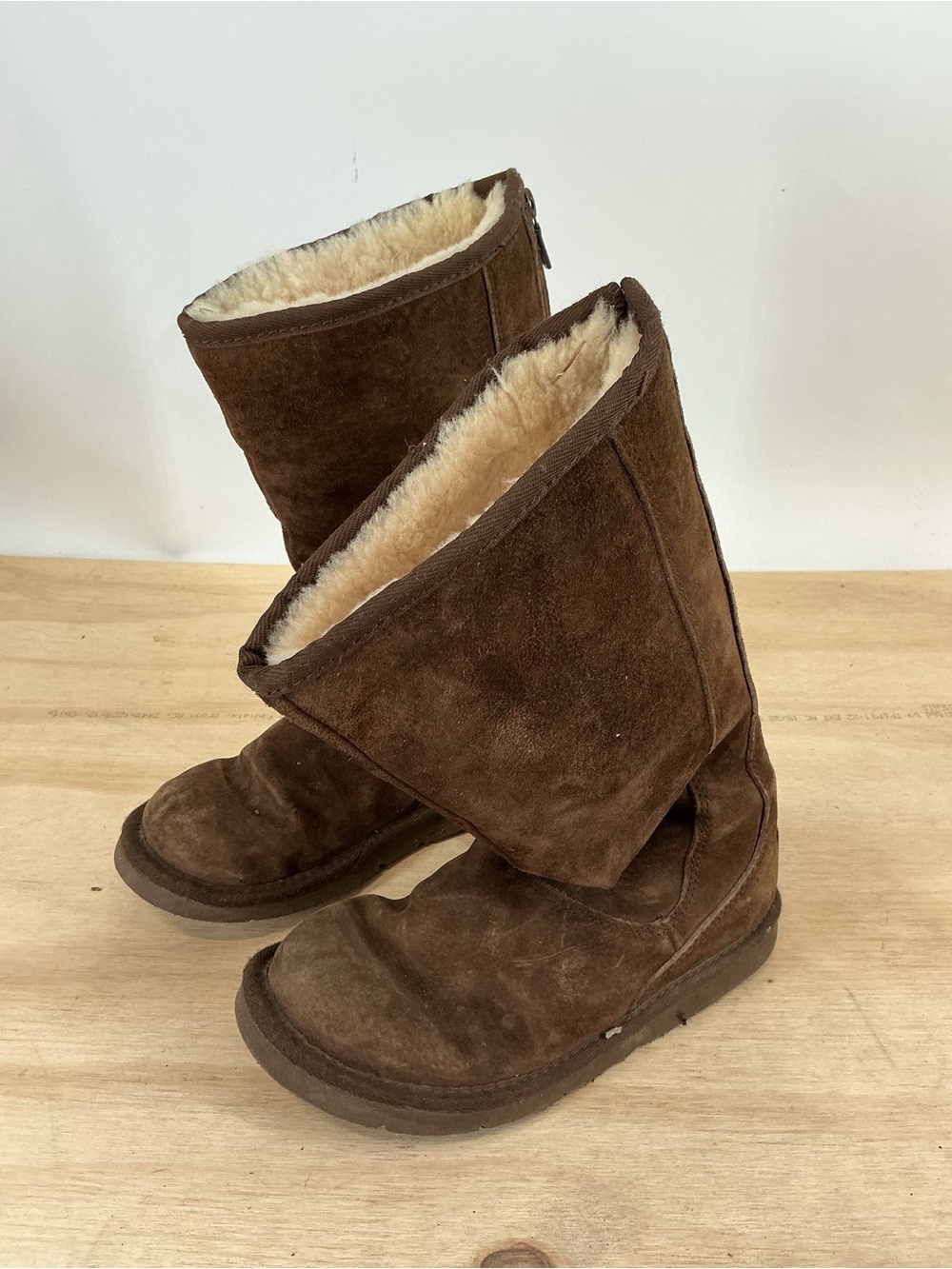 Ugg Brown Shearling-Lined Suede Boots Size 6
